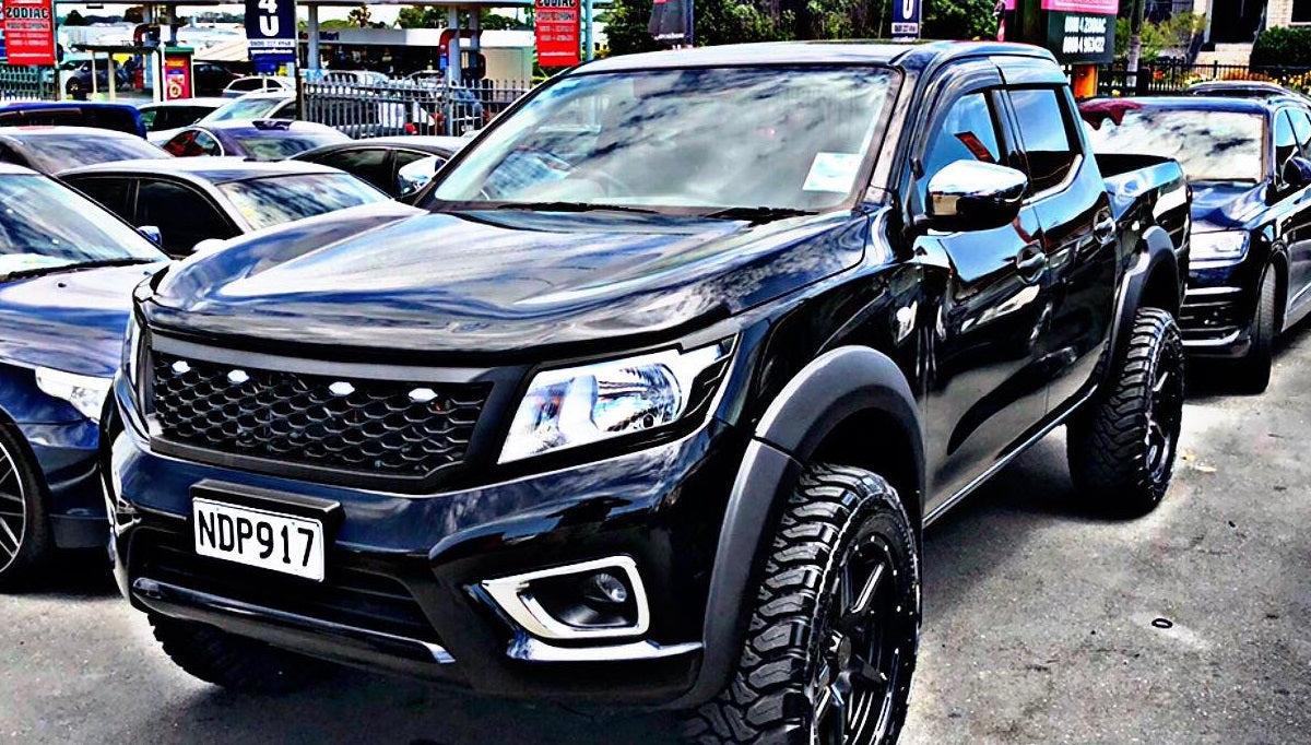NAVARA NP300 TOMAHAWK GRILL