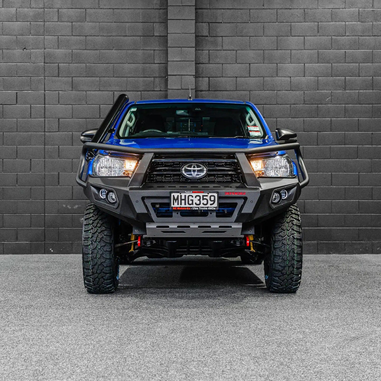 DEFENDER Off-Road Bull Bar + Winch & Spotlights Combo Package