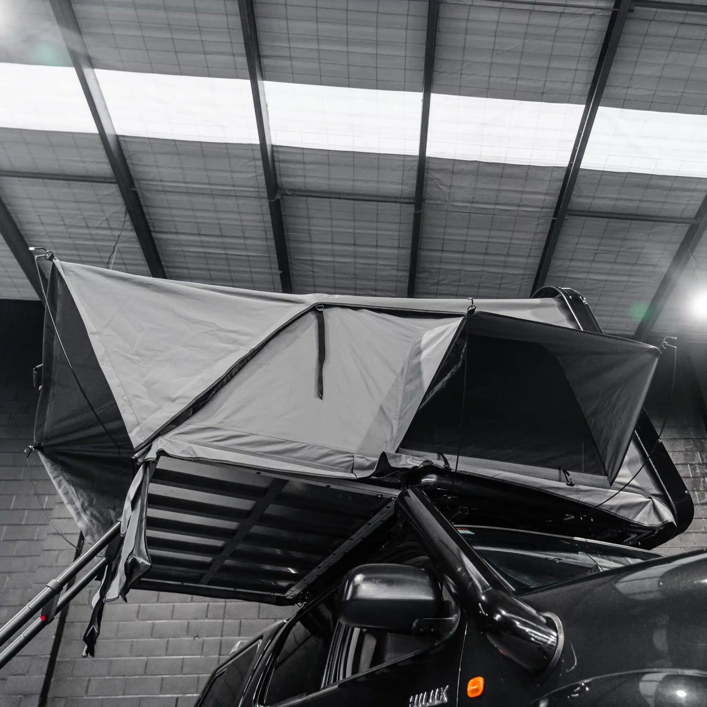 Defender Off Road Cantilever Hard Shell Rooftop Tent