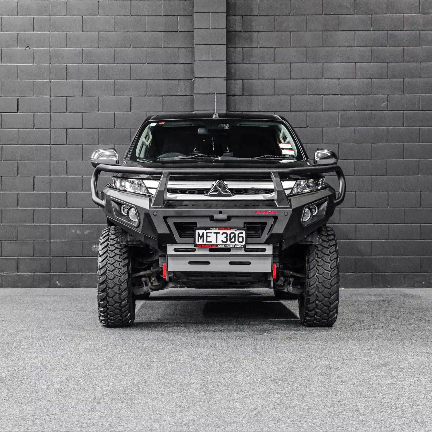 DEFENDER Off-Road Bull Bar + Winch & Spotlights Combo Package